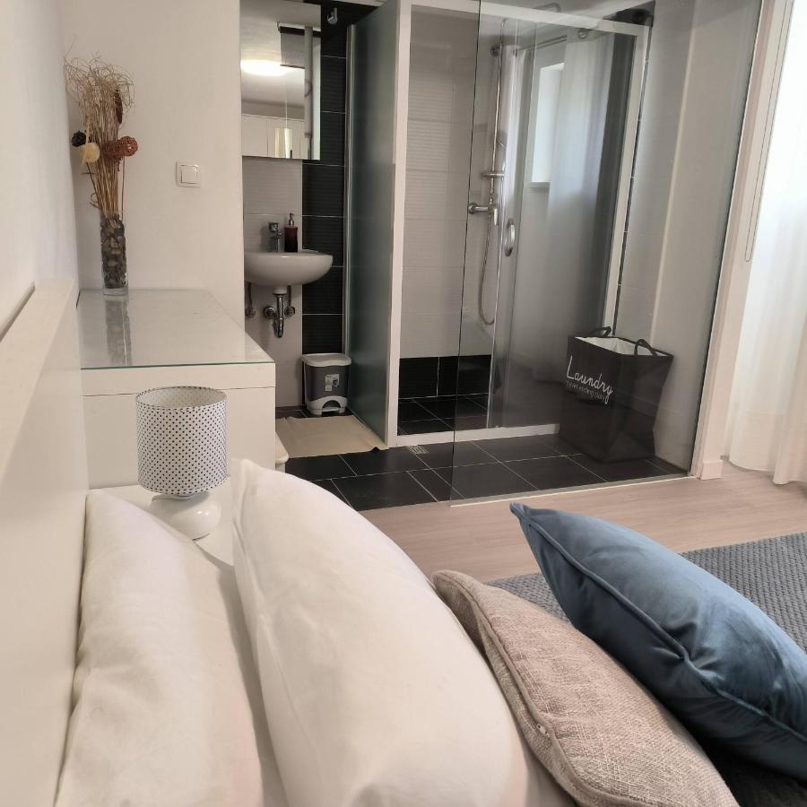 Villa Mihaela - Apartment Ana Чезарица Экстерьер фото